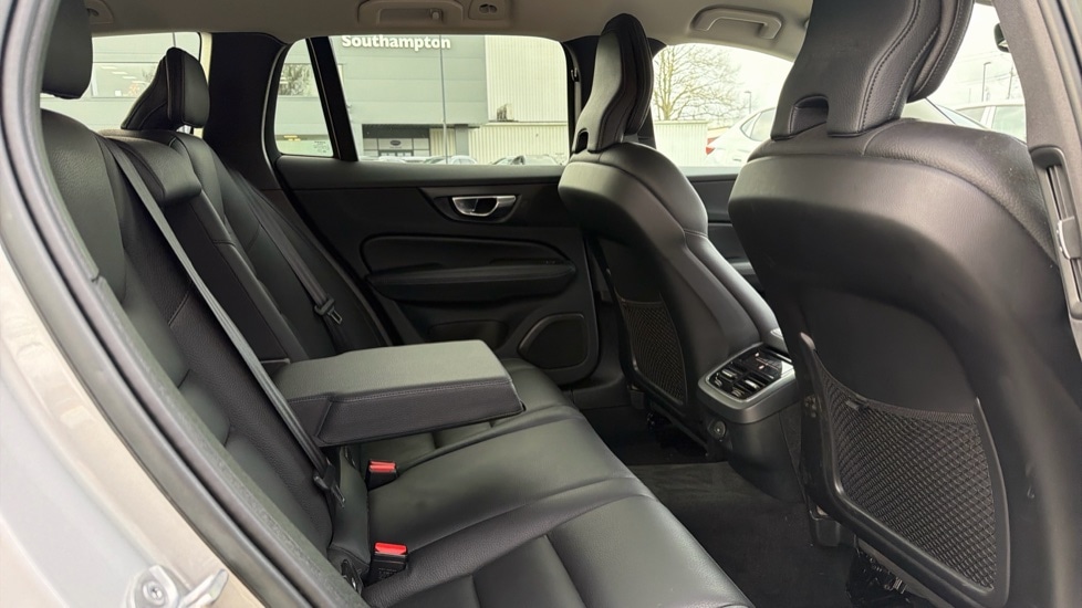 Used Volvo V60 2022 for sale - 77622653: Photo 6