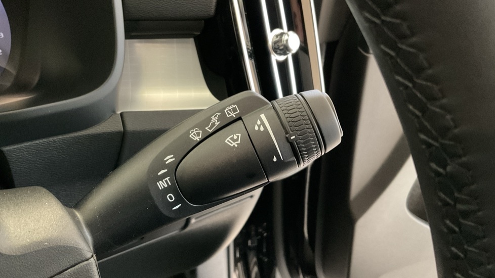 Used Volvo XC40 2025 for sale - 77423637: Photo 21