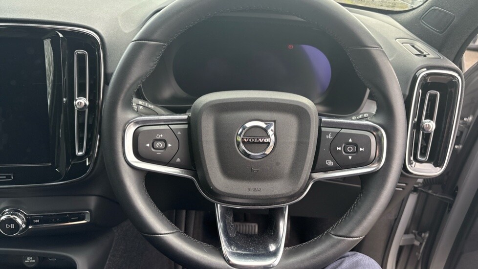 Used Volvo XC40 2023 for sale - 76676960: Photo 10