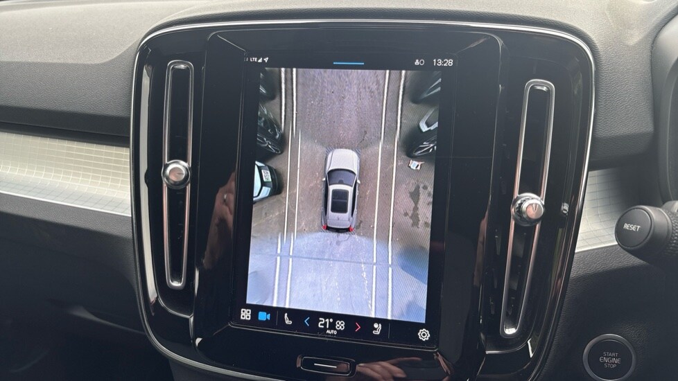 Used Volvo XC40 2023 for sale - 76676960: Photo 16