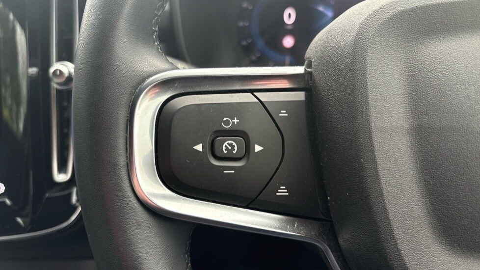 Used Volvo XC40 2023 for sale - 76676960: Photo 18