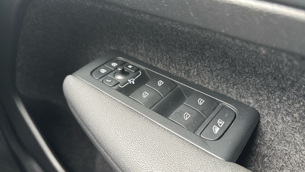 Used Volvo XC40 2023 for sale - 76676960: Photo 21