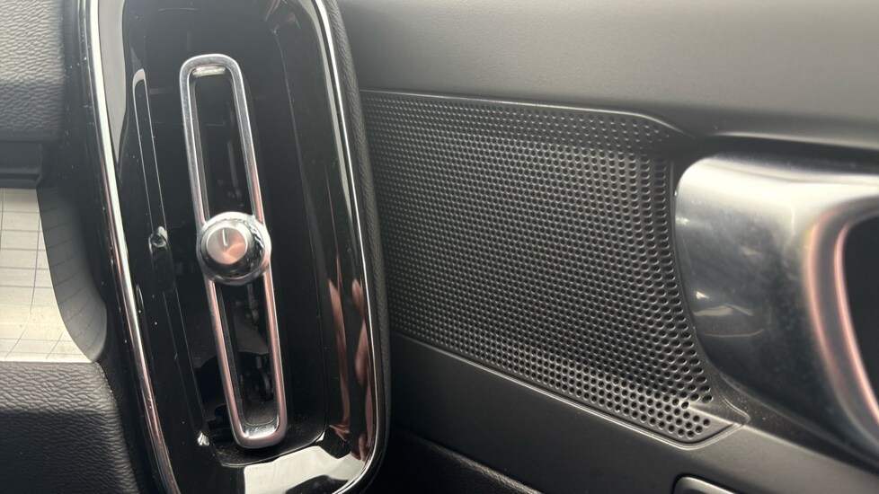 Used Volvo XC40 2023 for sale - 76676960: Photo 22