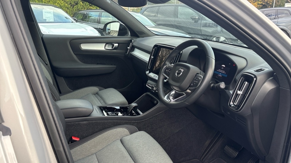 Used Volvo XC40 2023 for sale - 76676960: Photo 4