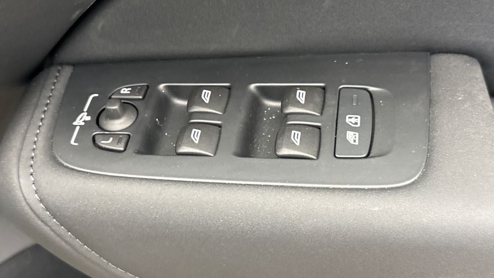 Used Volvo XC60 2025 for sale - 78198651: Photo 25