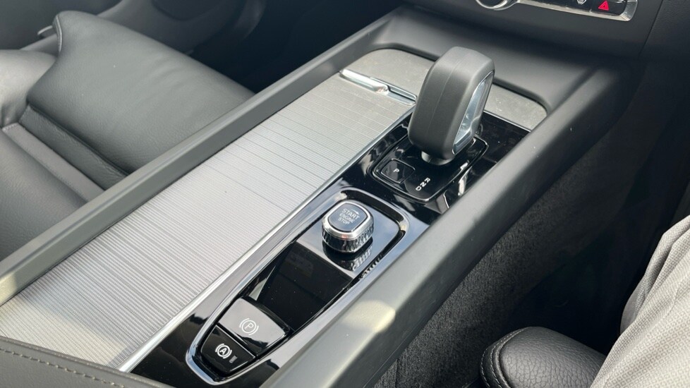 Used Volvo XC60 2023 for sale - 76676109: Photo 24