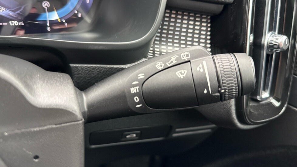 Used Volvo XC40 2023 for sale - 77809927: Photo 23