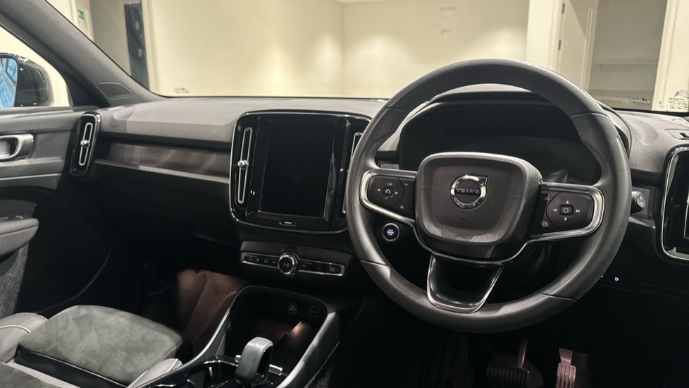 Used Volvo XC40 2023 for sale - 77251400: Photo 4