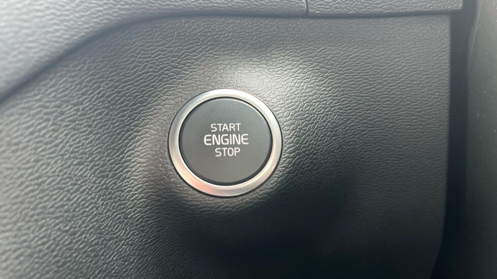 Used Volvo XC40 2023 for sale - 78209719: Photo 25