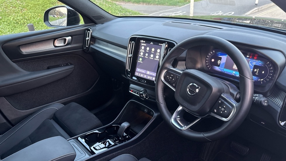 Used Volvo XC40 2025 for sale - 77763411: Photo 4