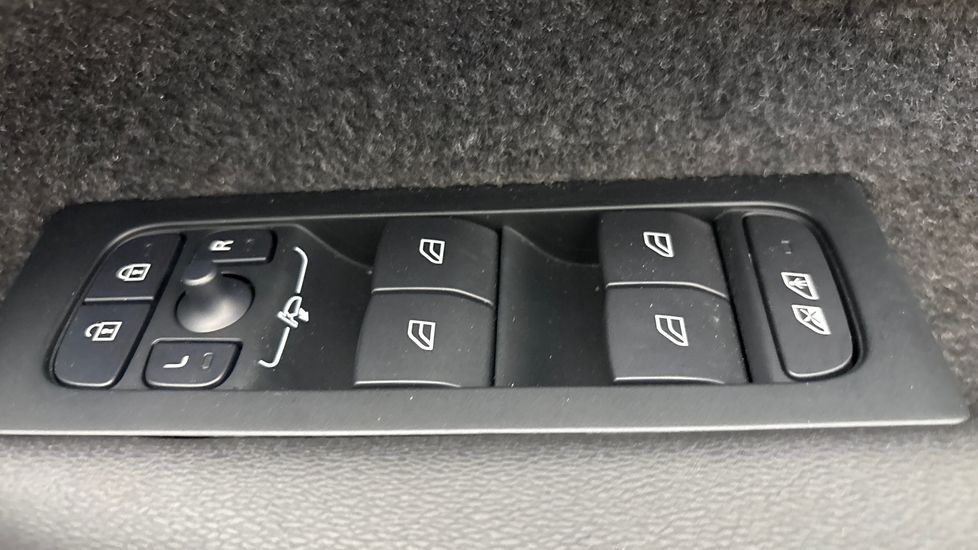 Used Volvo XC40 2025 for sale - 78005012: Photo 25