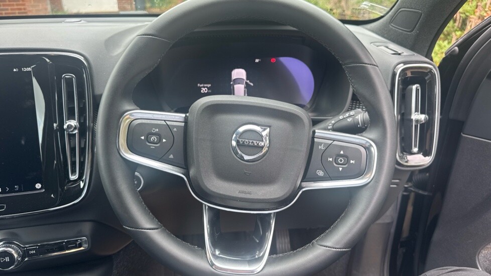 Used Volvo XC40 2025 for sale - 76678895: Photo 10