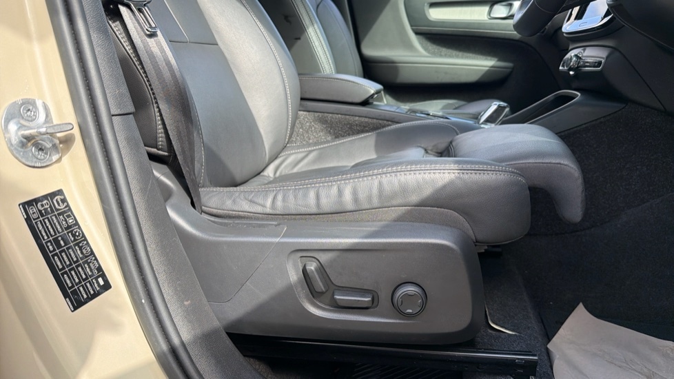 Used Volvo XC40 2025 for sale - 77962216: Photo 24