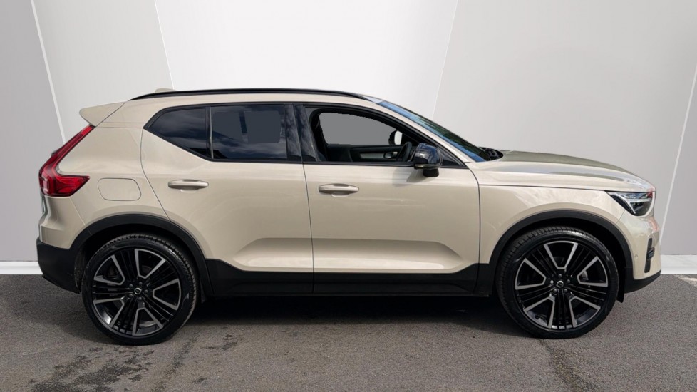 Used Volvo XC40 2025 for sale - 77962216: Photo 3