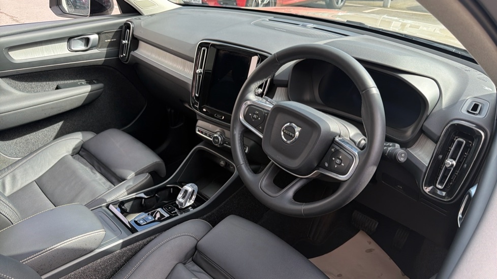 Used Volvo XC40 2025 for sale - 77962216: Photo 4