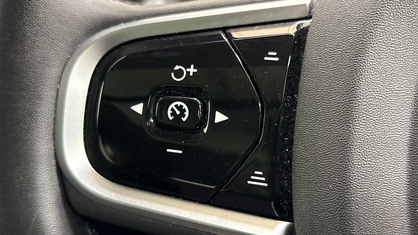 Used Volvo XC60 2025 for sale - 77241964: Photo 9