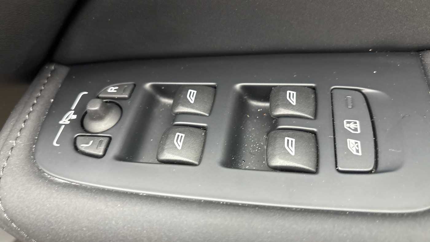 Used Volvo XC60 2025 for sale - 77251404: Photo 25