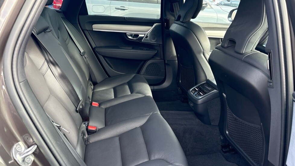Used Volvo V90 2023 for sale - 76676482: Photo 6