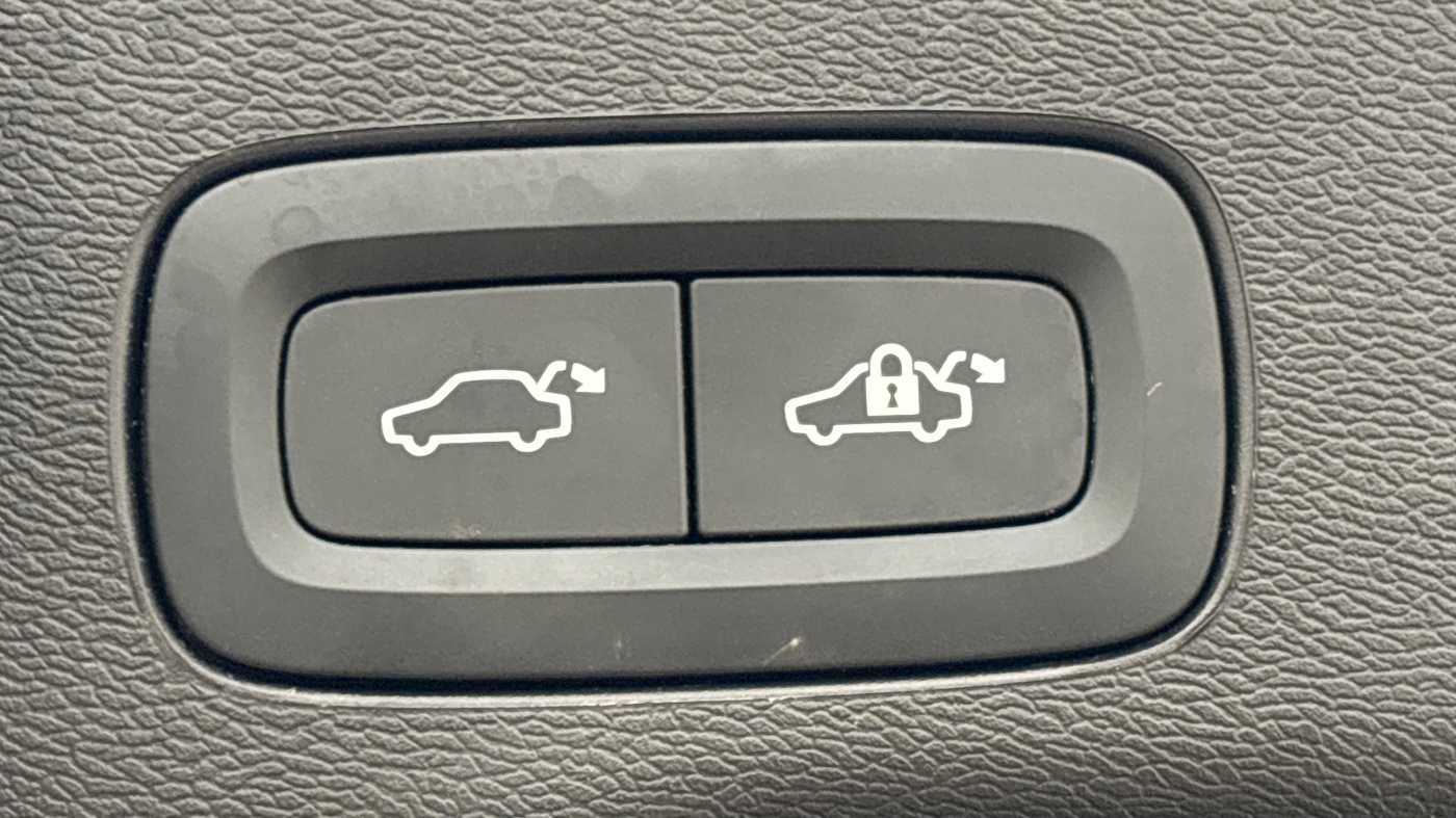 Used Volvo XC60 2025 for sale - 78139314: Photo 13