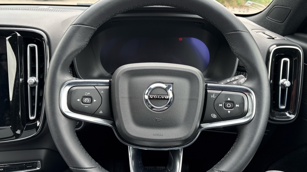 Used Volvo XC40 2023 for sale - 77962222: Photo 10