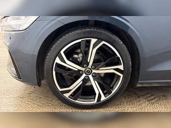 Used Volvo V60 2025 for sale - 77789600: Photo