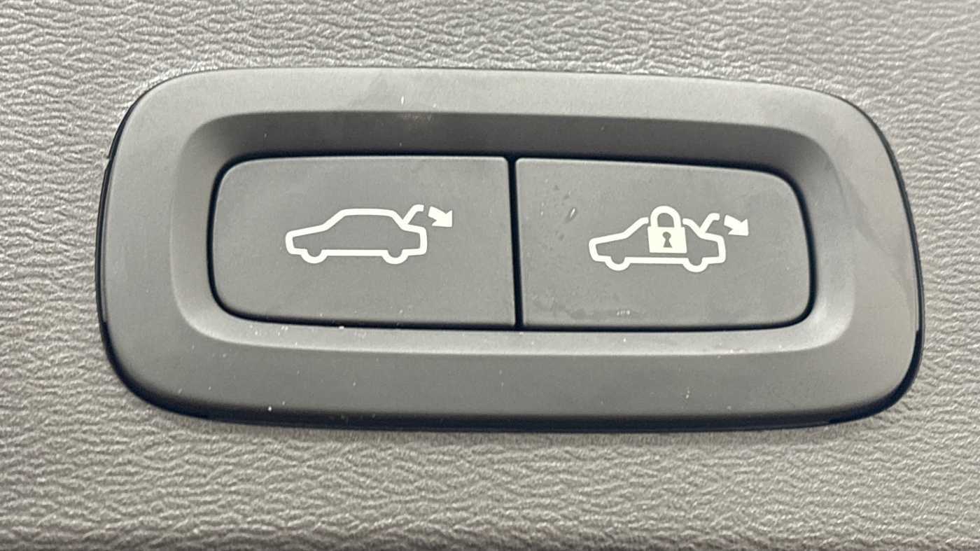 Used Volvo XC40 2025 for sale - 77237182: Photo 12