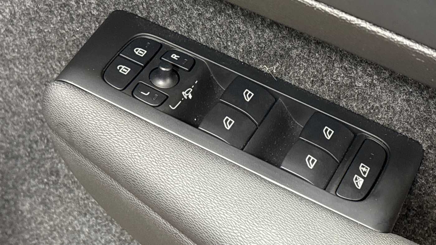 Used Volvo XC40 2025 for sale - 77237182: Photo 18