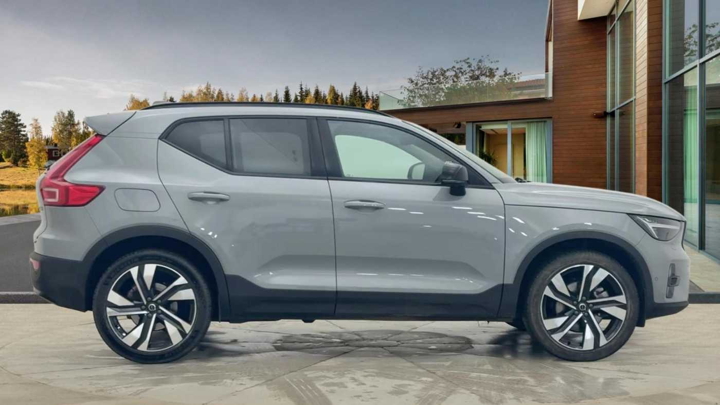 Used Volvo XC40 2025 for sale - 77237182: Photo 2