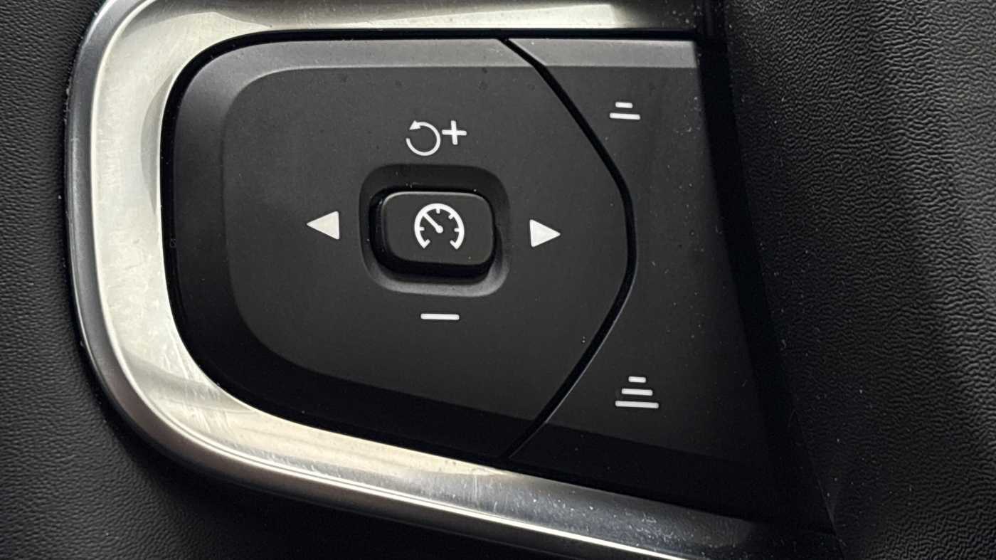 Used Volvo XC40 2025 for sale - 77237182: Photo 24