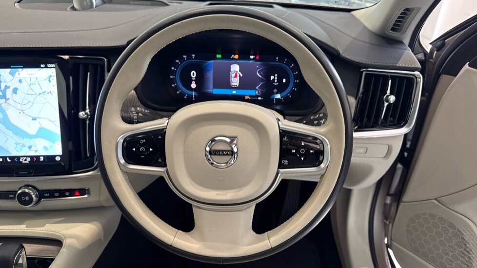 Used Volvo V90 2023 for sale - 76676317: Photo 10