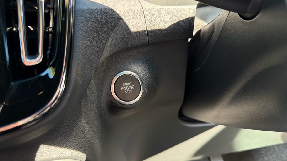 Used Volvo XC40 2024 for sale - 78198645: Photo 25