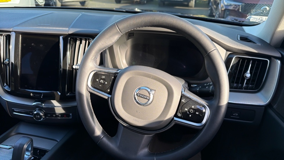Used Volvo XC60 2023 for sale - 76908555: Photo 10