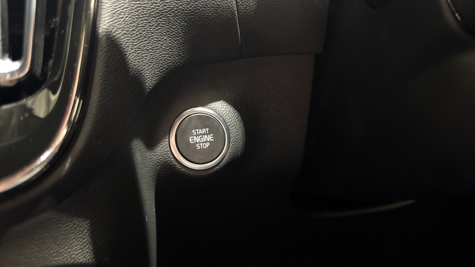 Used Volvo XC40 2025 for sale - 77251395: Photo 25