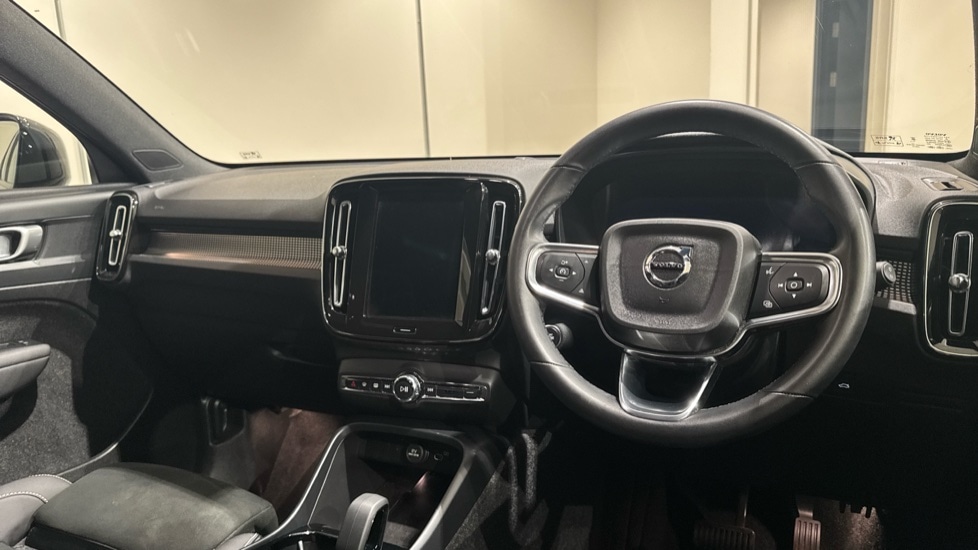 Used Volvo XC40 2025 for sale - 77251395: Photo 4