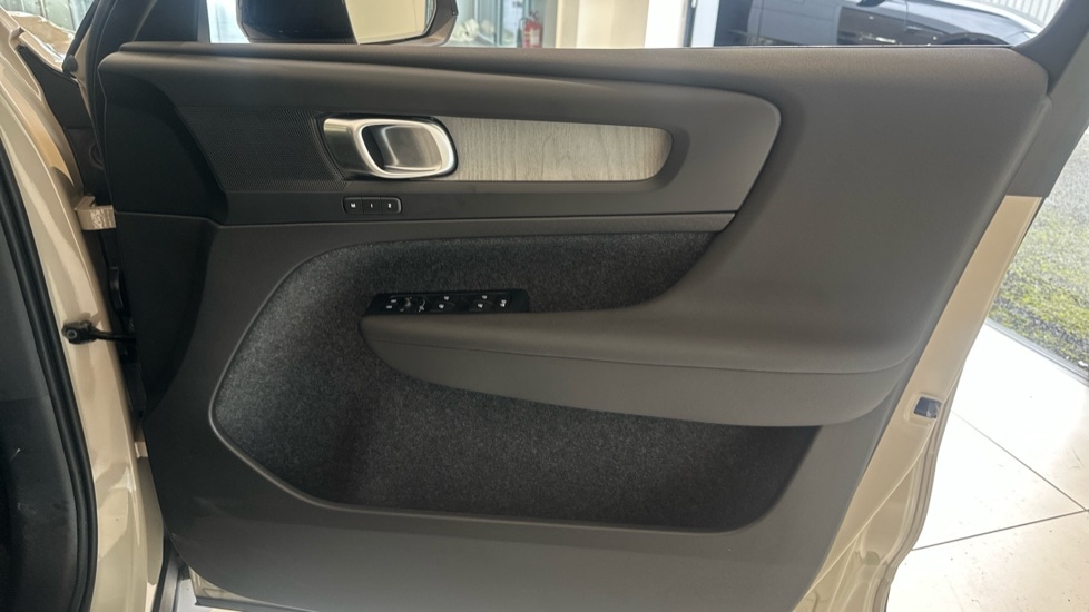 Used Volvo XC40 2025 for sale - 77653618: Photo 17