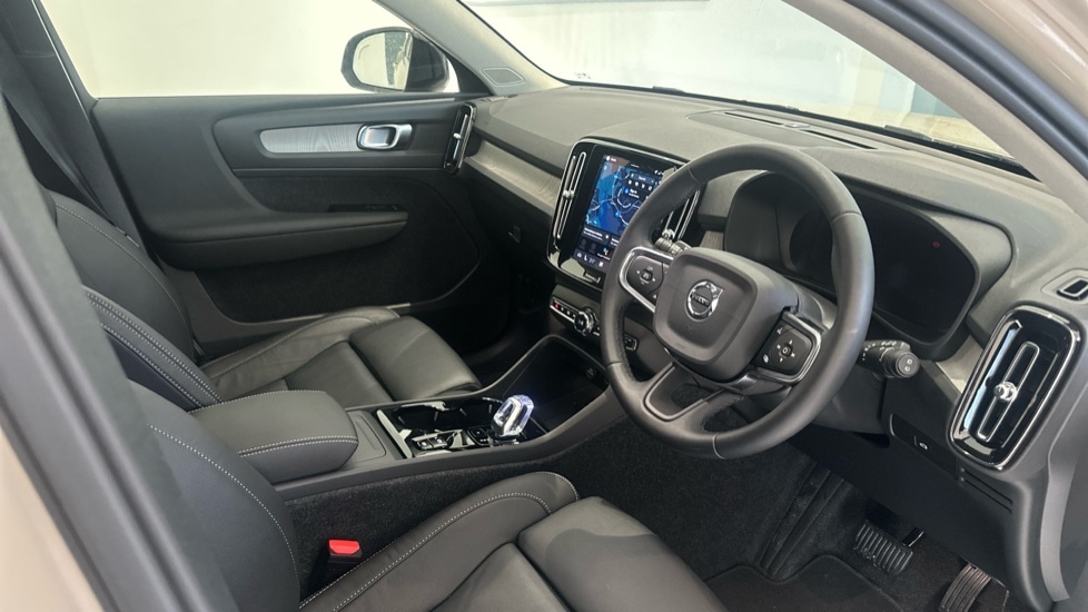 Used Volvo XC40 2025 for sale - 77653618: Photo 8