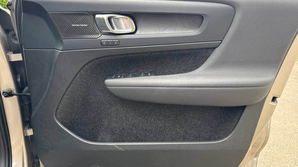 Used Volvo XC40 2023 for sale - 78213067: Photo 24