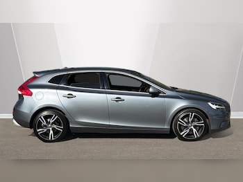 Used Volvo V40 2018 for sale - 78198639: Photo