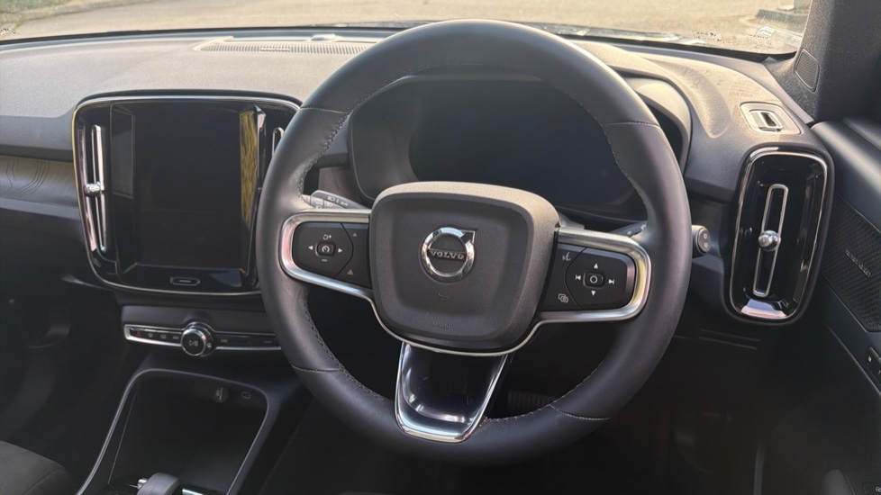 Used Volvo XC40 2023 for sale - 77277512: Photo 10