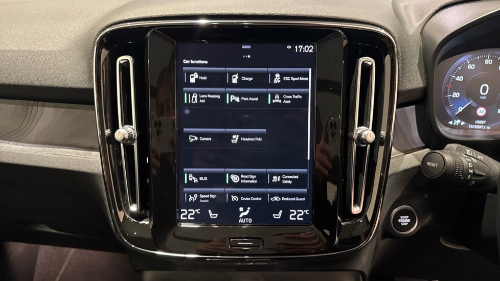 Used Volvo XC40 2023 for sale - 76675824: Photo 15