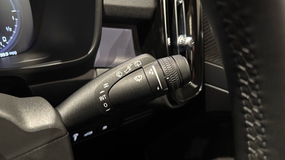 Used Volvo XC40 2023 for sale - 76675824: Photo 21