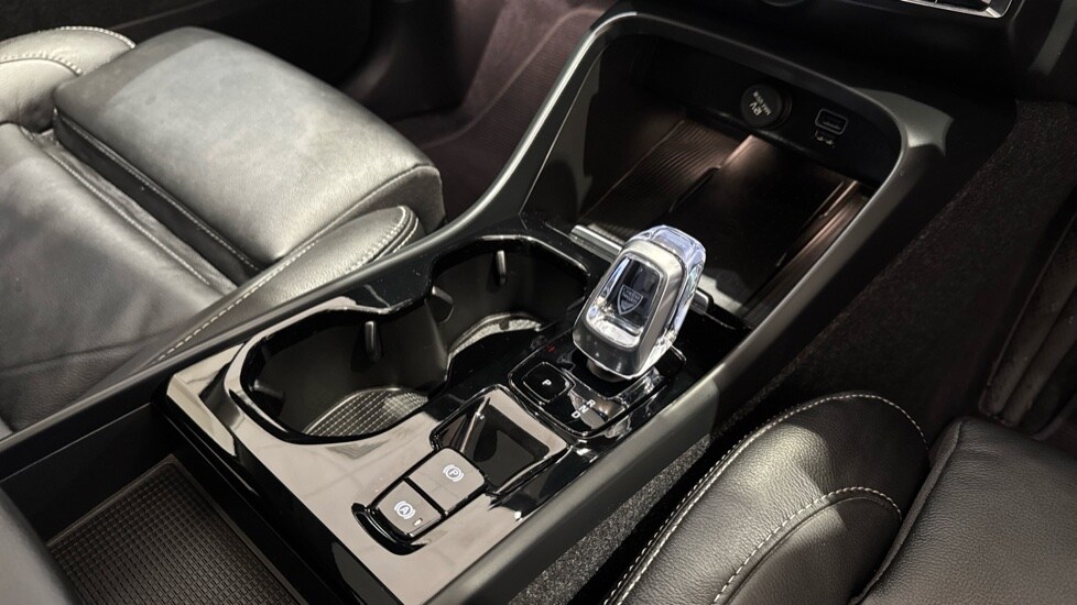 Used Volvo XC40 2023 for sale - 76675824: Photo 24