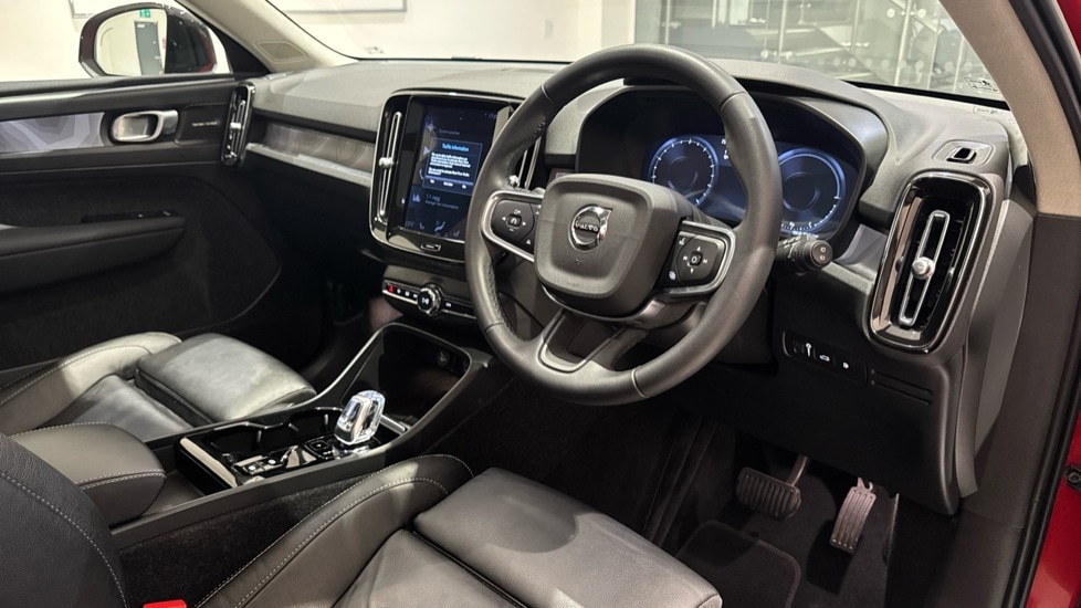 Used Volvo XC40 2023 for sale - 76675824: Photo 4