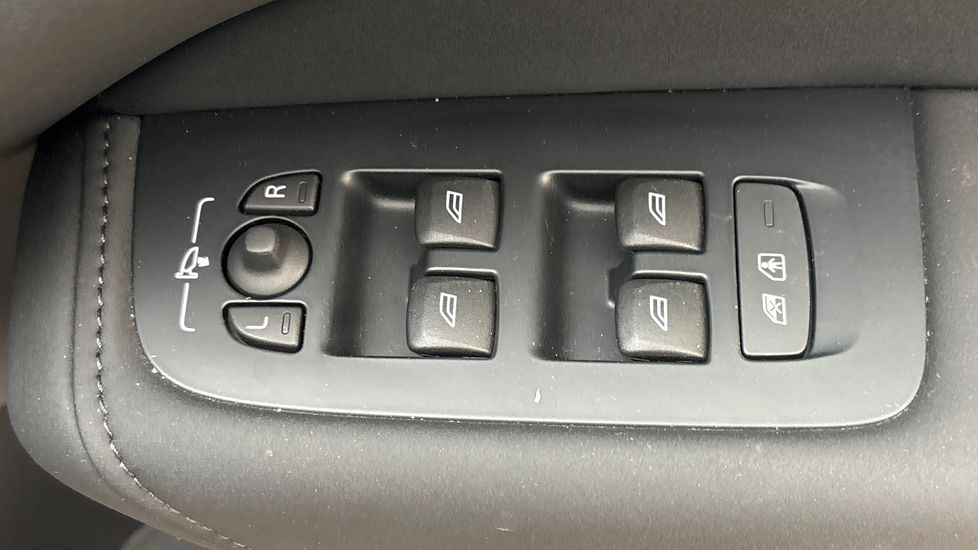 Used Volvo XC60 2025 for sale - 78053466: Photo 25