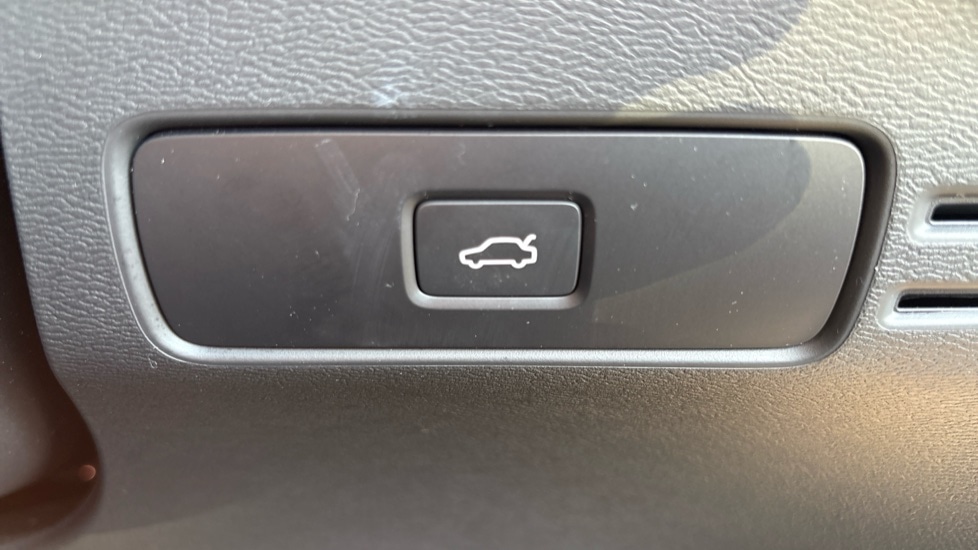 Used Volvo XC40 2025 for sale - 78005268: Photo 15