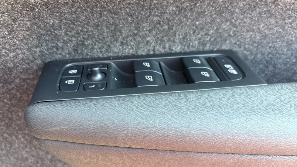 Used Volvo XC40 2025 for sale - 78005268: Photo 24