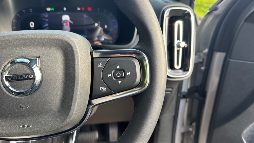 Used Volvo XC40 2023 for sale - 76782454: Photo 20