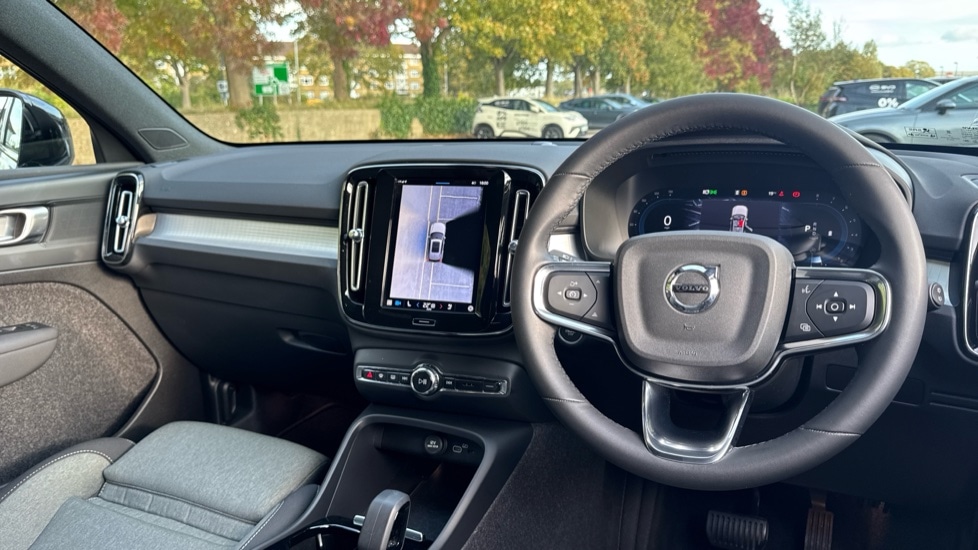 Used Volvo XC40 2023 for sale - 76782454: Photo 4