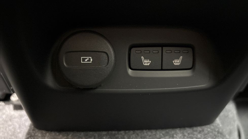 Used Volvo XC40 2025 for sale - 77770866: Photo 16