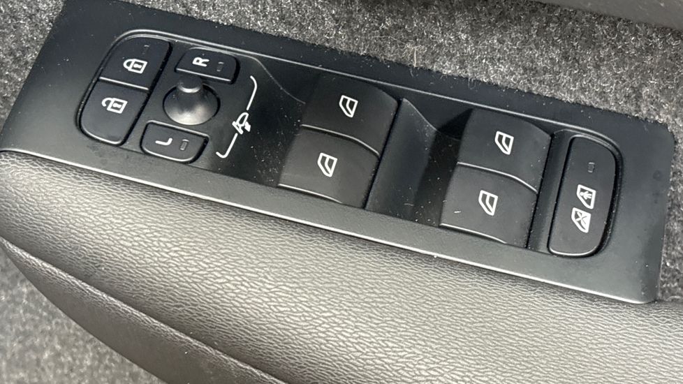 Used Volvo XC40 2025 for sale - 77770866: Photo 24